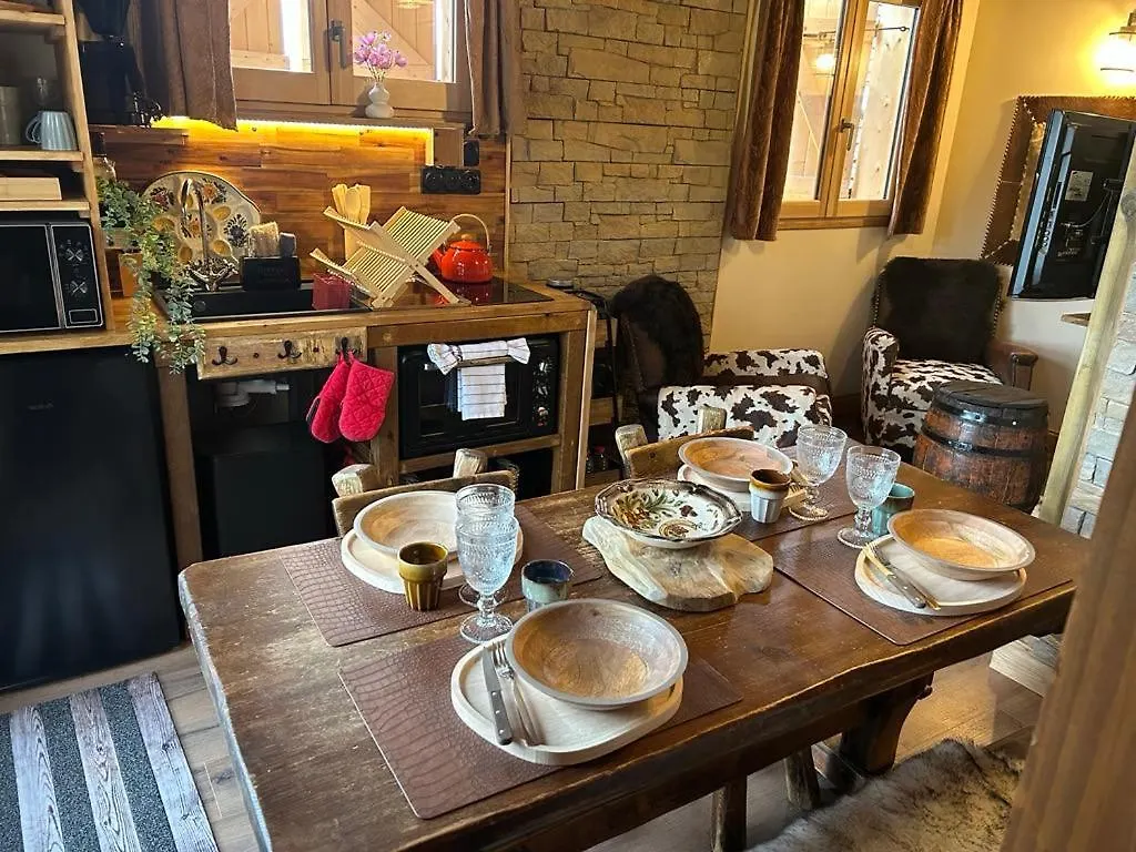 Tiny Gite Le Roscoland A La Marc'Quize, Avec Dortoir Mansarde, Piscine Partagee, A Debordement En Exterieur, Bain Nordique A 38 Degres En Prestation Supplement Sur Reservation Horaire Anticipee 1 Place De Parking Gratuite Sur Place Mouxy Holiday home