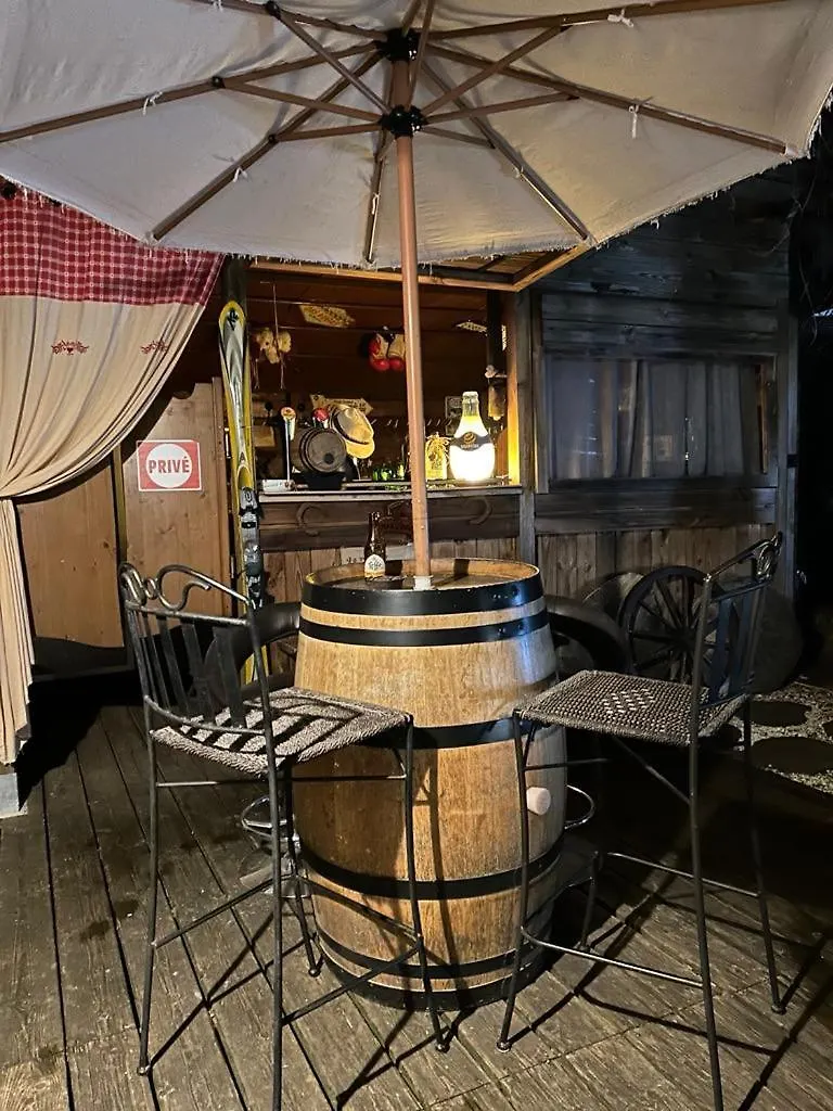 Tiny Gite Le Roscoland A La Marc'Quize, Avec Dortoir Mansarde, Piscine Partagee, A Debordement En Exterieur, Bain Nordique A 38 Degres En Prestation Supplement Sur Reservation Horaire Anticipee 1 Place De Parking Gratuite Sur Place Mouxy France
