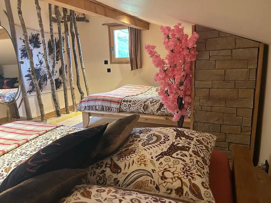 Tiny Gite Le Roscoland A La Marc'Quize, Avec Dortoir Mansarde, Piscine Partagee, A Debordement En Exterieur, Bain Nordique A 38 Degres En Prestation Supplement Sur Reservation Horaire Anticipee 1 Place De Parking Gratuite Sur Place Mouxy Holiday home