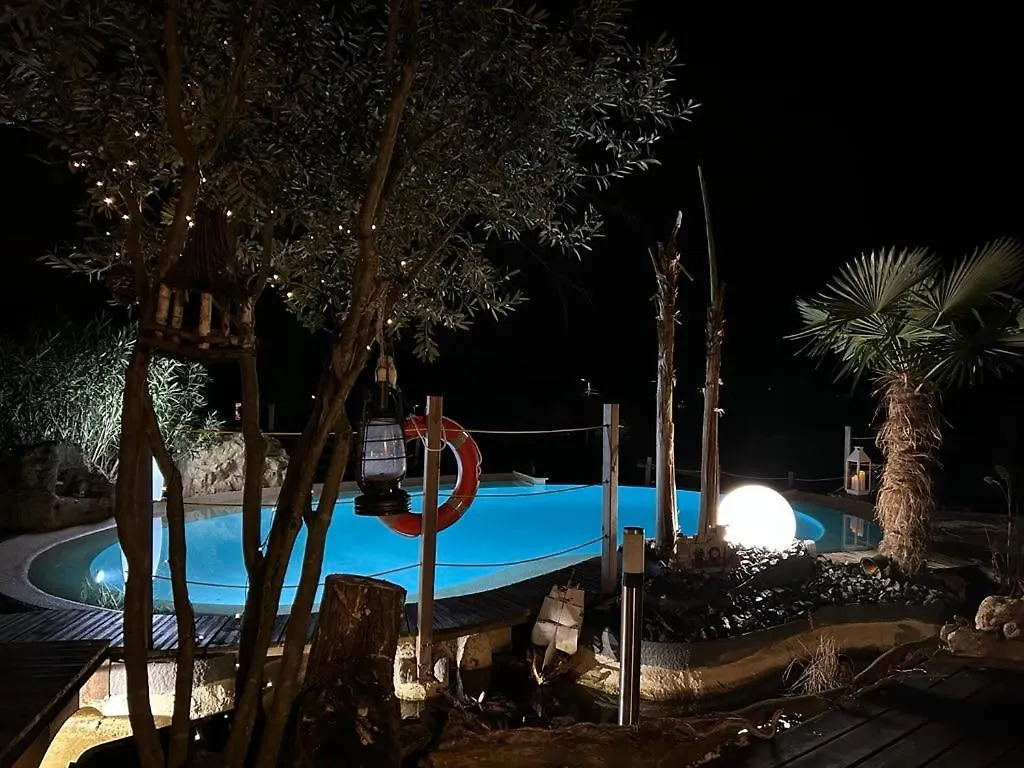 Tiny Gite Le Roscoland A La Marc'Quize, Avec Dortoir Mansarde, Piscine Partagee, A Debordement En Exterieur, Bain Nordique A 38 Degres En Prestation Supplement Sur Reservation Horaire Anticipee 1 Place De Parking Gratuite Sur Place Mouxy