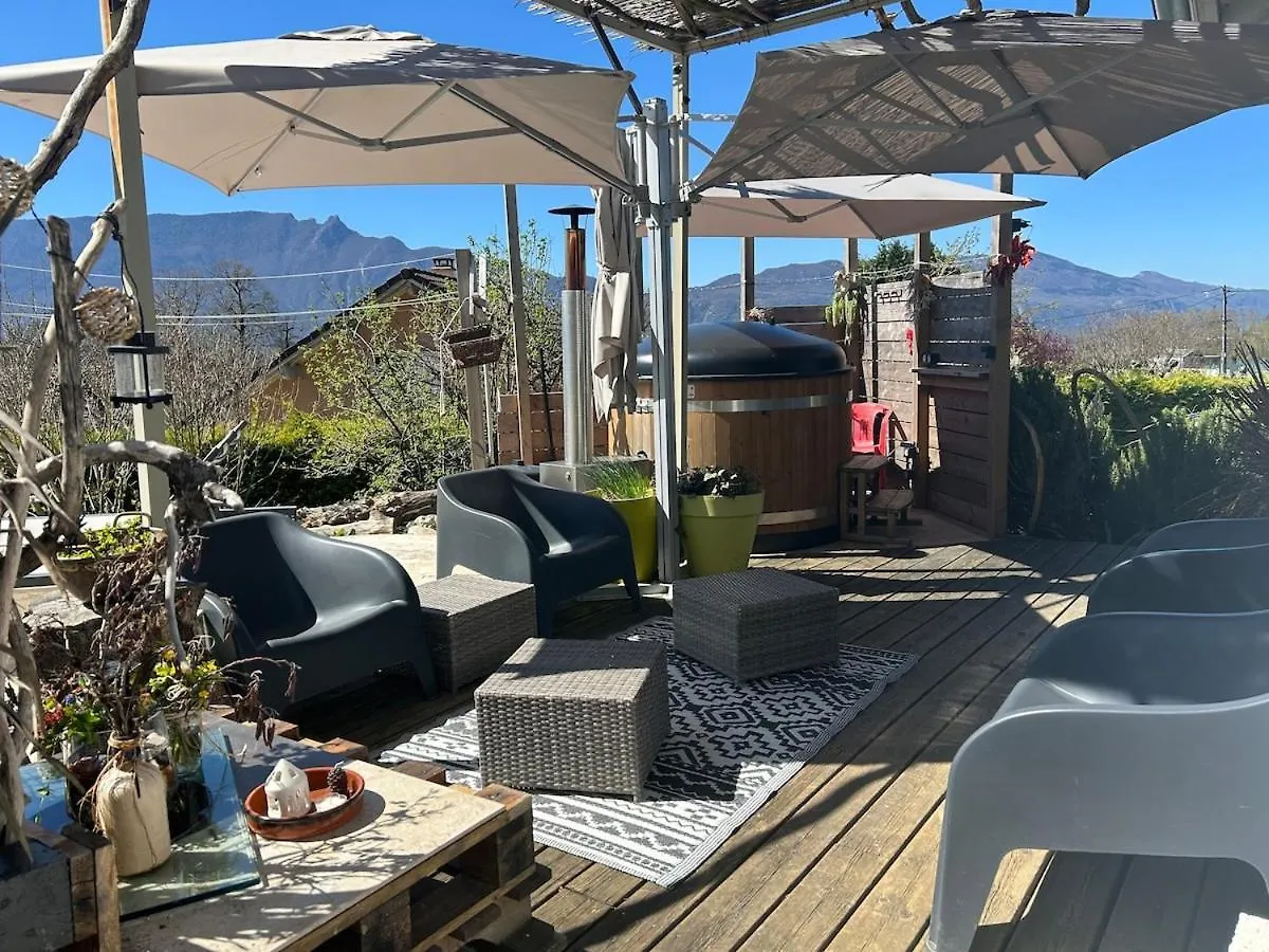 Holiday home Tiny Gite Le Roscoland A La Marc'Quize, Avec Dortoir Mansarde, Piscine Partagee, A Debordement En Exterieur, Bain Nordique A 38 Degres En Prestation Supplement Sur Reservation Horaire Anticipee 1 Place De Parking Gratuite Sur Place Mouxy