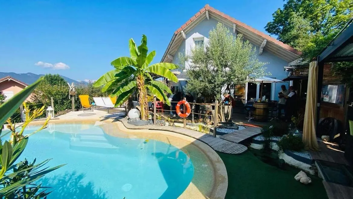 Holiday home Tiny Gite Le Roscoland A La Marc'Quize, Avec Dortoir Mansarde, Piscine Partagee, A Debordement En Exterieur, Bain Nordique A 38 Degres En Prestation Supplement Sur Reservation Horaire Anticipee 1 Place De Parking Gratuite Sur Place Mouxy France