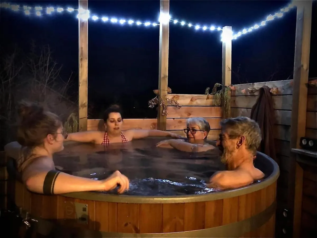 Holiday home Tiny Gite Le Roscoland A La Marc'Quize, Avec Dortoir Mansarde, Piscine Partagee, A Debordement En Exterieur, Bain Nordique A 38 Degres En Prestation Supplement Sur Reservation Horaire Anticipee 1 Place De Parking Gratuite Sur Place Mouxy France