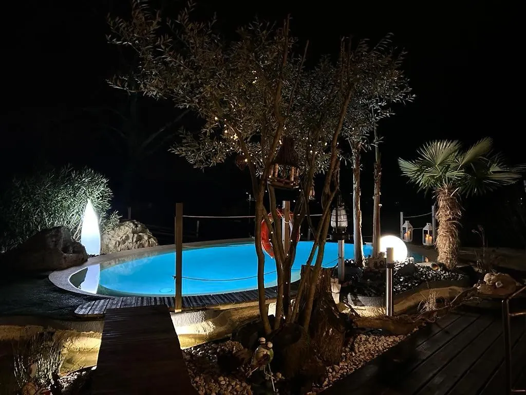 Holiday home Tiny Gite Le Roscoland A La Marc'Quize, Avec Dortoir Mansarde, Piscine Partagee, A Debordement En Exterieur, Bain Nordique A 38 Degres En Prestation Supplement Sur Reservation Horaire Anticipee 1 Place De Parking Gratuite Sur Place Mouxy