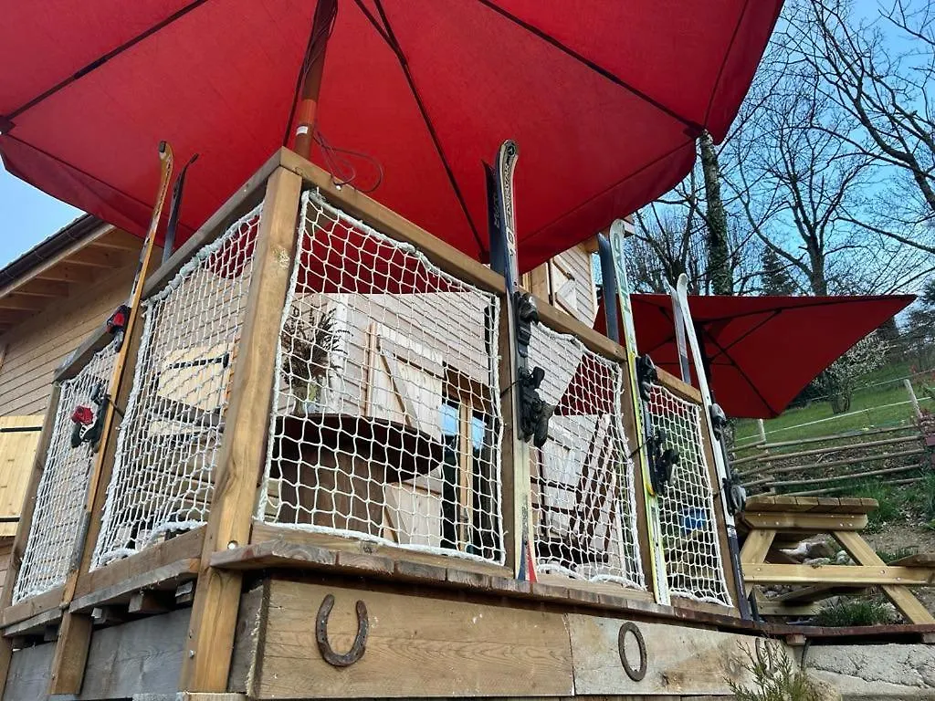 Holiday home Tiny Gite Le Roscoland A La Marc'Quize, Avec Dortoir Mansarde, Piscine Partagee, A Debordement En Exterieur, Bain Nordique A 38 Degres En Prestation Supplement Sur Reservation Horaire Anticipee 1 Place De Parking Gratuite Sur Place Mouxy France